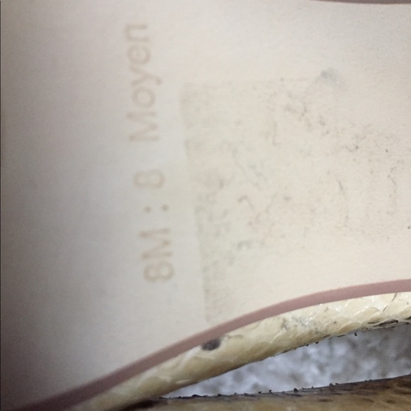 NWOT - Guess leather reptile pattern shoes - Picture 8 of 8